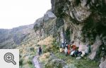 Piknik pod wiszącą skałą w czasie podejścia na Mt. Kenya