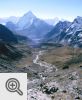 Ama Dablam i dolina Cho Khola. Widok spod przełęczy Cho La