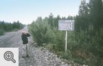 Awtostojanka na 100 kilometrze drogi kołymskiej. Magadan 1504km.