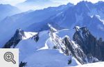 Od lewej: Aiguille du Midi, Mont Maudit i Mont Blanc du Tacul