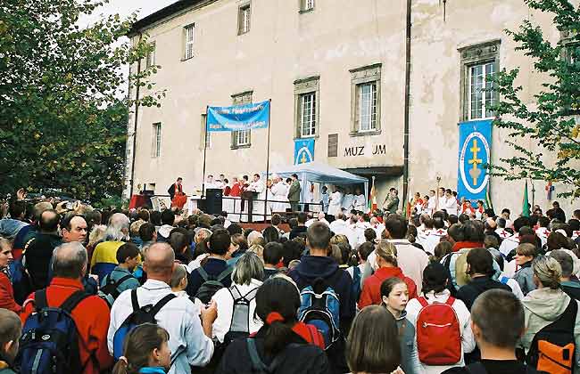 Pielgrzymi na Św.Krzyżu